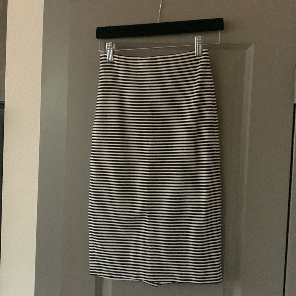 NWT Banana Republic B&W Striped Knit Pencil Skirt